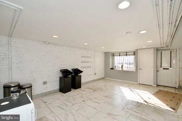 Empty room, Interior, Marble, Recessed Lighting