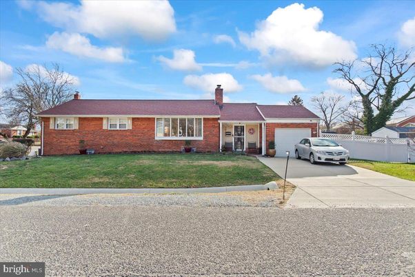 Attached, Exterior, Facade, Brick Facade, Cape Cod