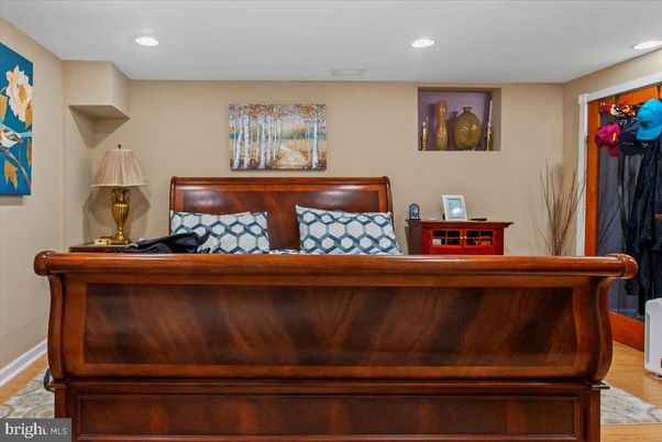 Interior, Recessed Lighting, Wood Texture Flooring