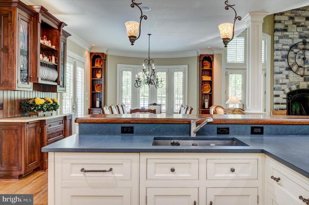 Chandelier, Dining room, Interior, Kitchen, Pendant Lights, Stone Walls, Wood Texture Flooring