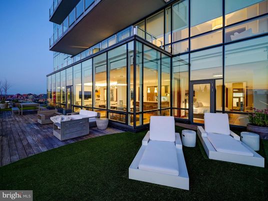 Backyard, Exterior, Facade, Modern
