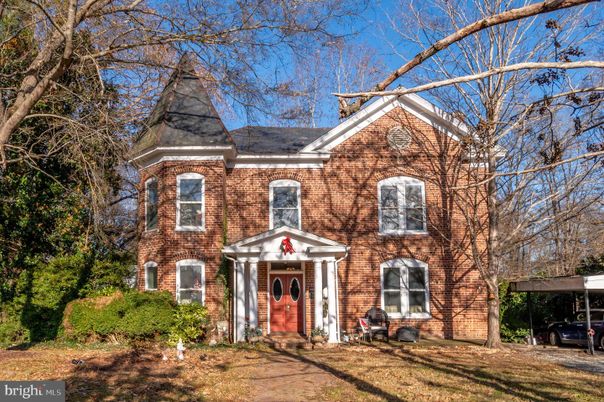 Exterior, Facade, Brick Facade, Georgian