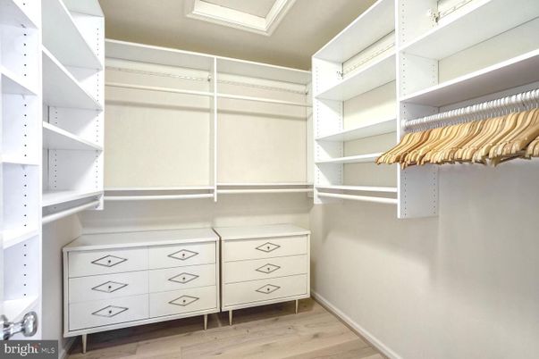 Interior, Walk-in Closets, Wood Texture Flooring