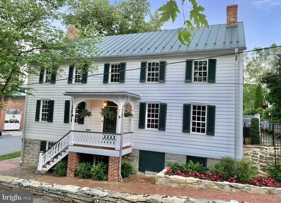 Exterior, Facade, Georgian