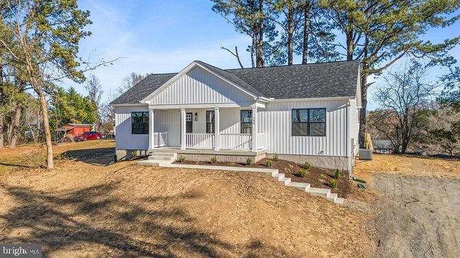 Backyard, Exterior, Facade, Farmhouse