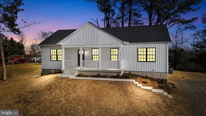 Backyard, Exterior, Facade, Farmhouse