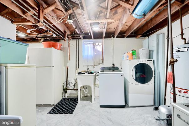 Interior, Marble, Utility Closets, Washer, Wooden Beams