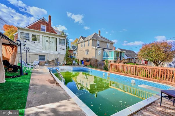 Exterior, Pool