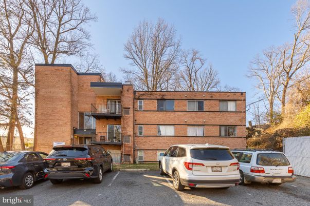 Exterior, Facade, Brick Facade, Rowhouse
