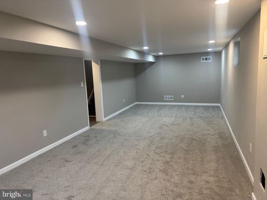 Empty room, Interior, Recessed Lighting