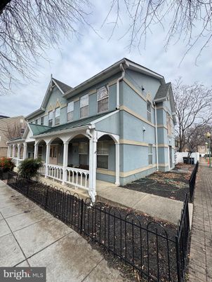 Exterior, Facade, Rowhouse