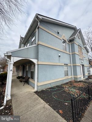 Exterior, Facade, Modern