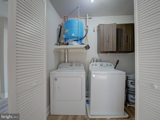 Interior, Utility Closets, Washer, Wood Texture Flooring