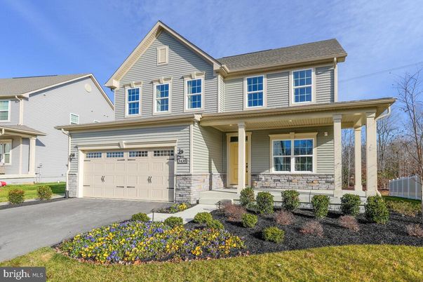Attached, Exterior, Facade, Farmhouse