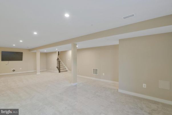 Empty room, Interior, Recessed Lighting