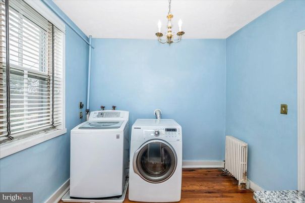 Interior, Washer, Wood Texture Flooring