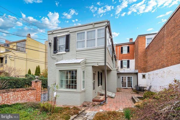 Exterior, Facade, Brick Facade, Rowhouse