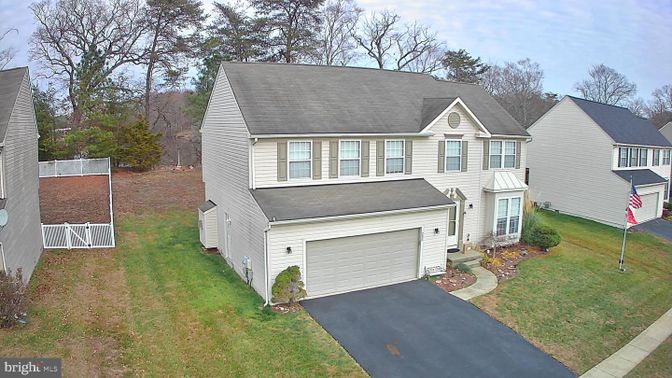 Attached, Exterior, Facade, Farmhouse