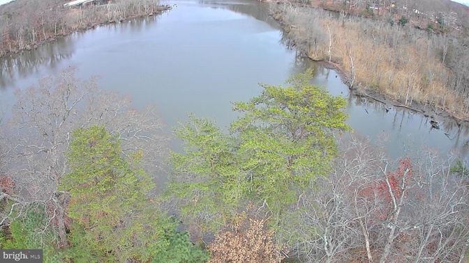 Exterior, Lake