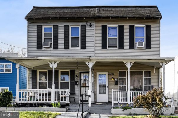 Exterior, Facade, American Foursquare