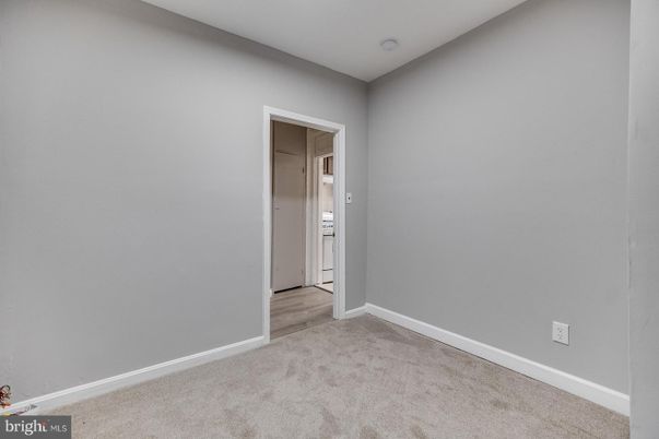 Empty room, Interior