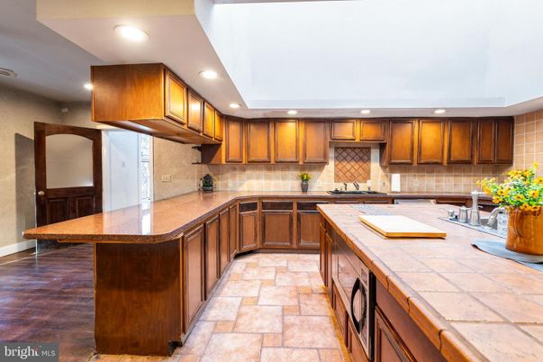 Interior, Kitchen, Recessed Lighting, Tile Countertops