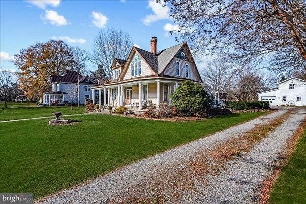 Backyard, Exterior, Facade, Queen Anne Victorian