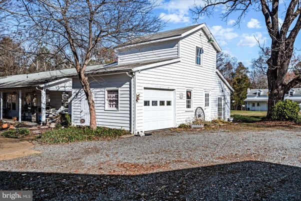 Attached, Exterior, Facade, Cape Cod