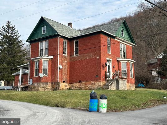 Exterior, Facade, Brick Facade, Queen Anne Victorian