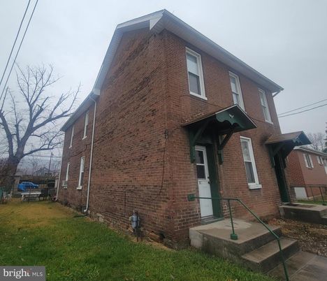 Exterior, Facade, Brick Facade, None