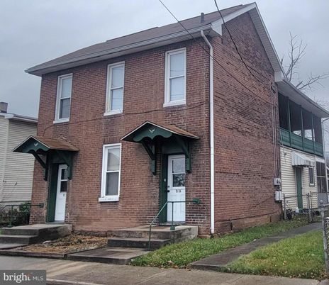 Exterior, Facade, Brick Facade, Georgian