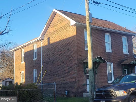 Exterior, Facade, Brick Facade, Rowhouse