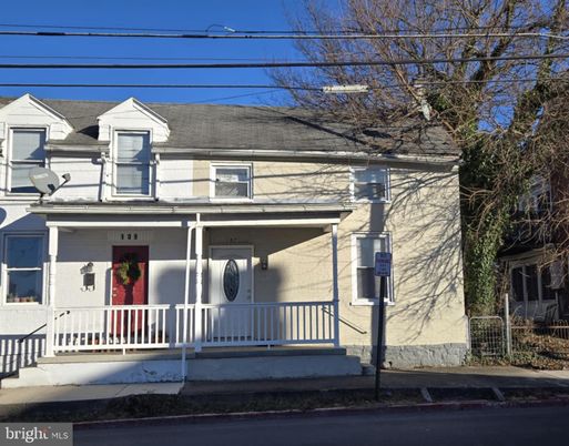 Exterior, Facade, American Foursquare