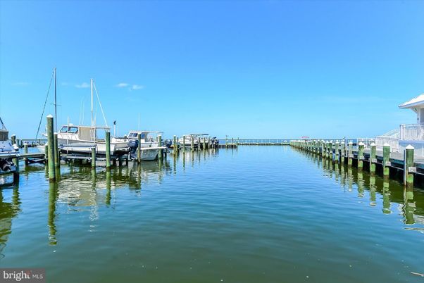 Exterior, Lake
