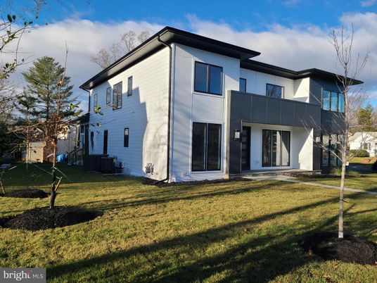 Backyard, Exterior, Facade, Modern