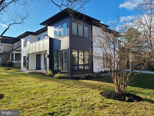 Backyard, Exterior, Facade, Modern
