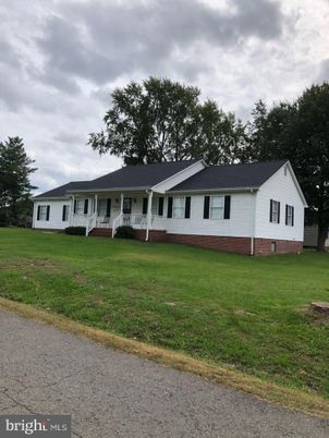 Backyard, Exterior, Facade, Ranch