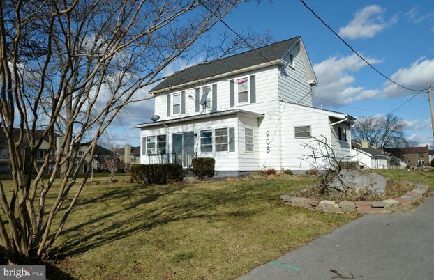 Backyard, Exterior, Facade, Queen Anne Victorian