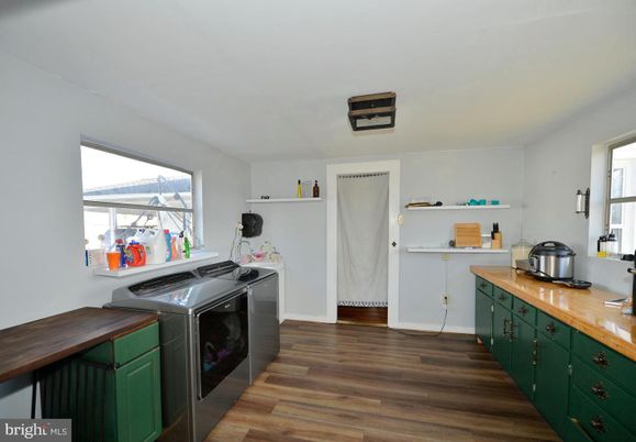 Interior, Kitchen, Washer, Wood Texture Flooring