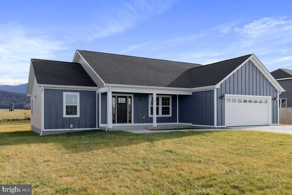 Attached, Exterior, Facade, Ranch