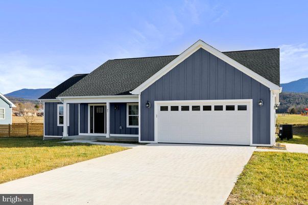 Attached, Exterior, Facade, Ranch