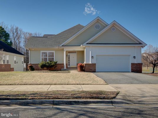 Attached, Exterior, Facade, Ranch