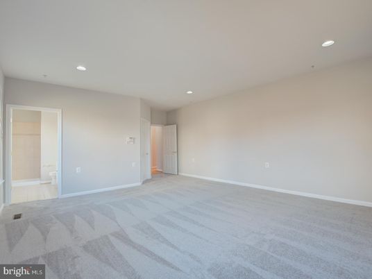 Empty room, Interior, Recessed Lighting