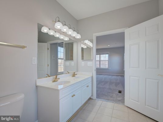 Bathroom, Dual Sink Vanities, Interior, Recessed Lighting