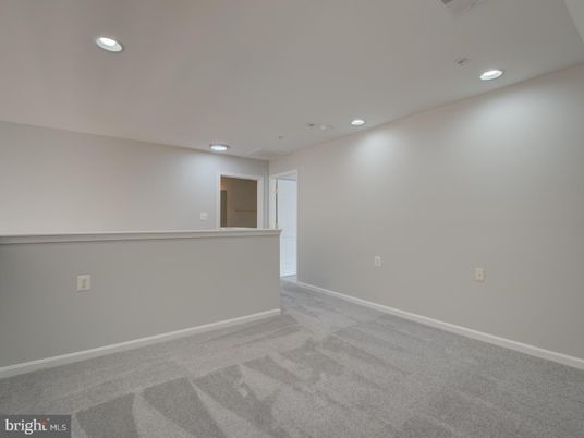 Empty room, Interior, Recessed Lighting