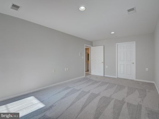 Empty room, Interior, Recessed Lighting