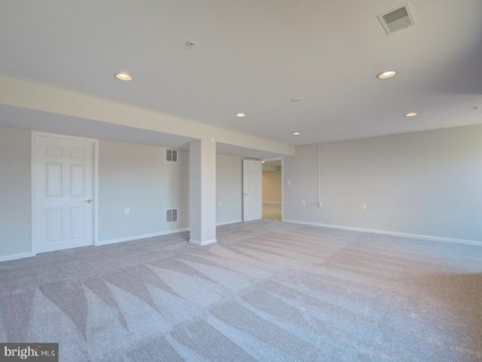 Empty room, Interior, Recessed Lighting