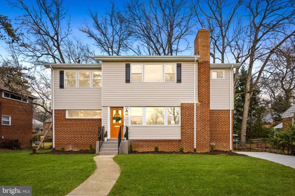 Exterior, Facade, Brick Facade, Raised Ranch