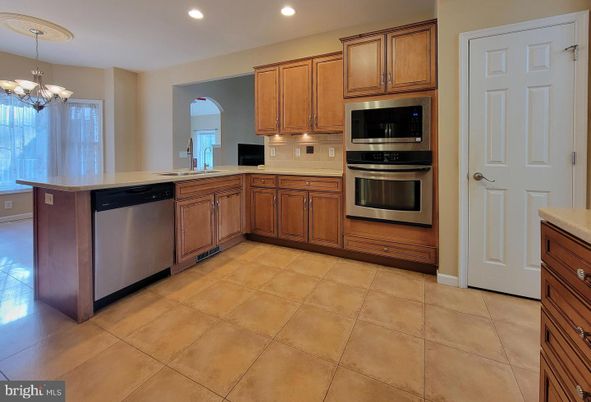 Chandelier, Interior, Kitchen, Recessed Lighting, Stainless Steel Appliances