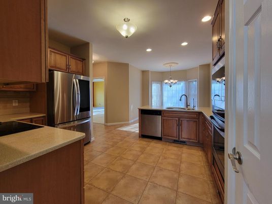 Chandelier, Interior, Kitchen, Recessed Lighting, Stainless Steel Appliances